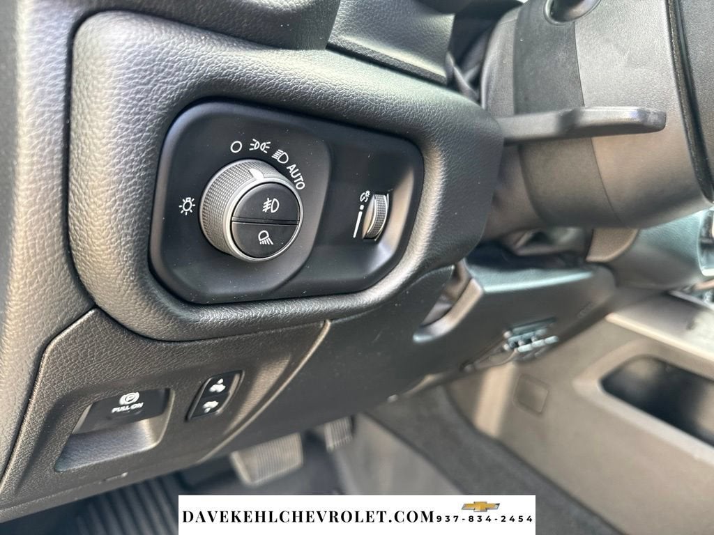 2020 RAM 1500 Big Horn Crew Cab 4x4 5'7" Box