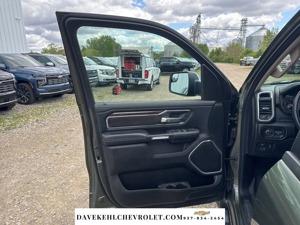 2020 RAM 1500 Laramie Crew Cab 4x4 5'7" Box