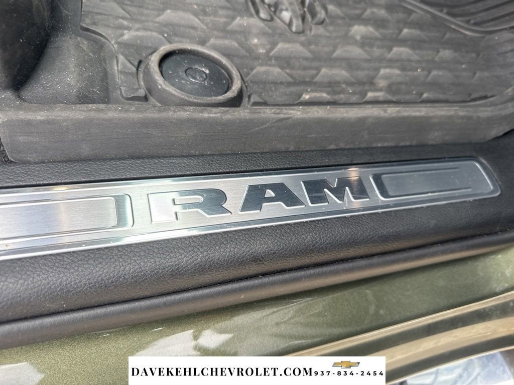 2020 RAM 1500 Laramie Crew Cab 4x4 5'7" Box