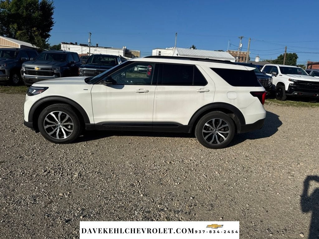 2025 Ford Explorer ST-Line