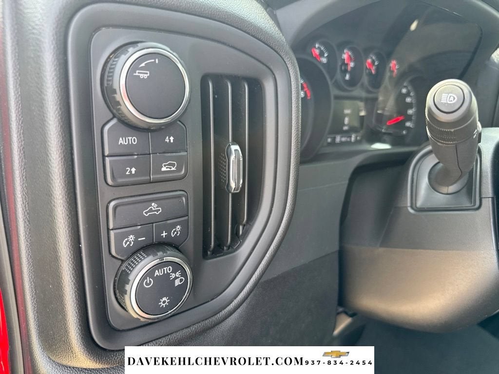 2025 Chevrolet Silverado 1500 Custom