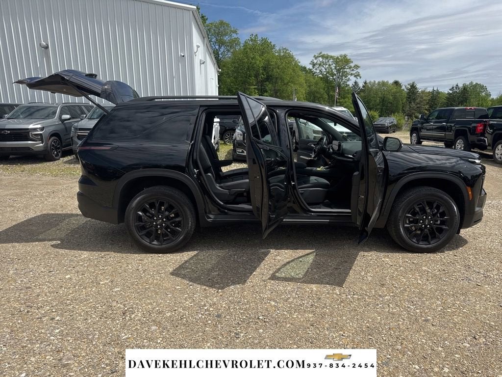 2024 Chevrolet Traverse LT