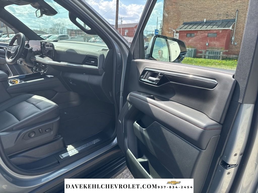 2025 Chevrolet Suburban RST