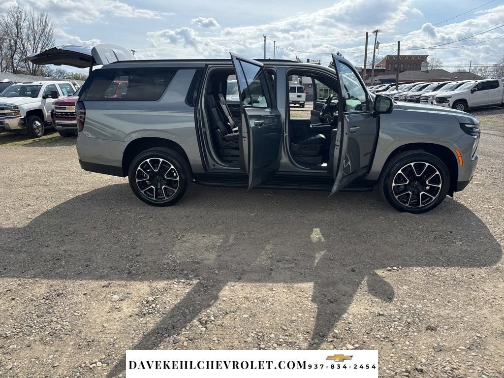 2025 Chevrolet Suburban RST