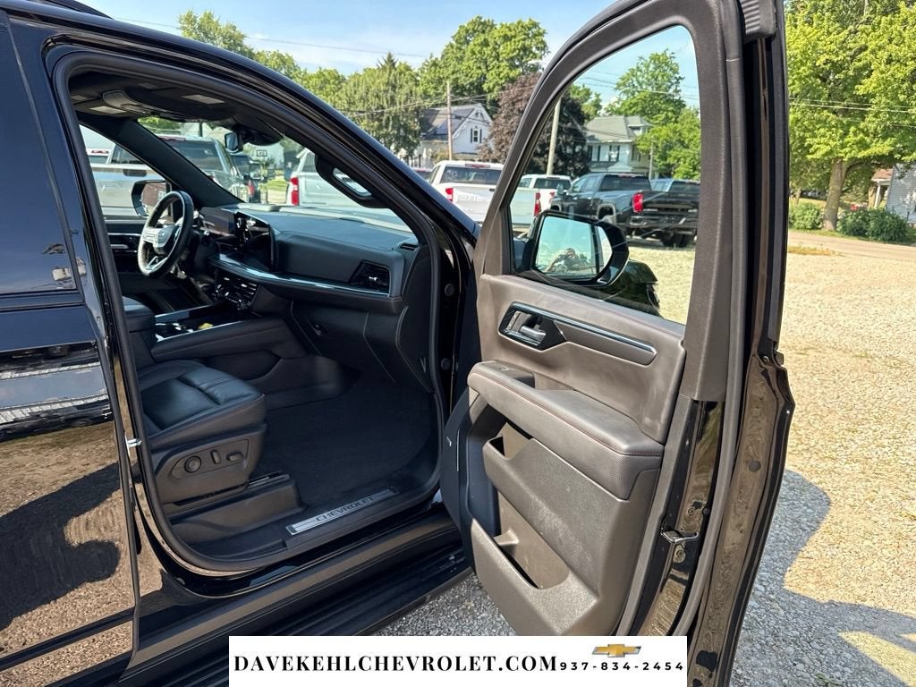2025 Chevrolet Suburban RST