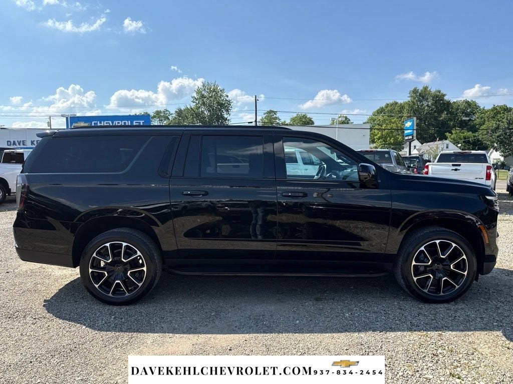 2025 Chevrolet Suburban RST