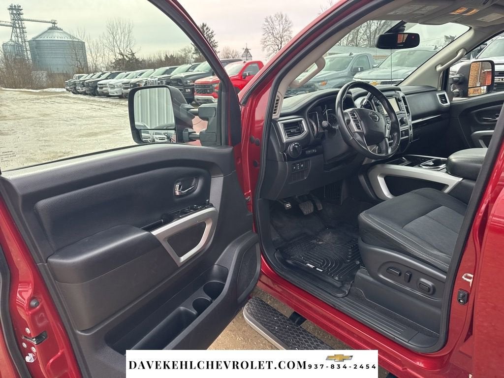 2017 Nissan TITAN SV