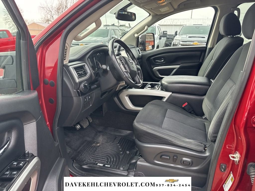 2017 Nissan TITAN SV