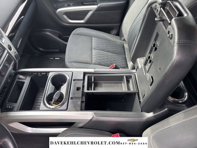 2017 Nissan TITAN SV