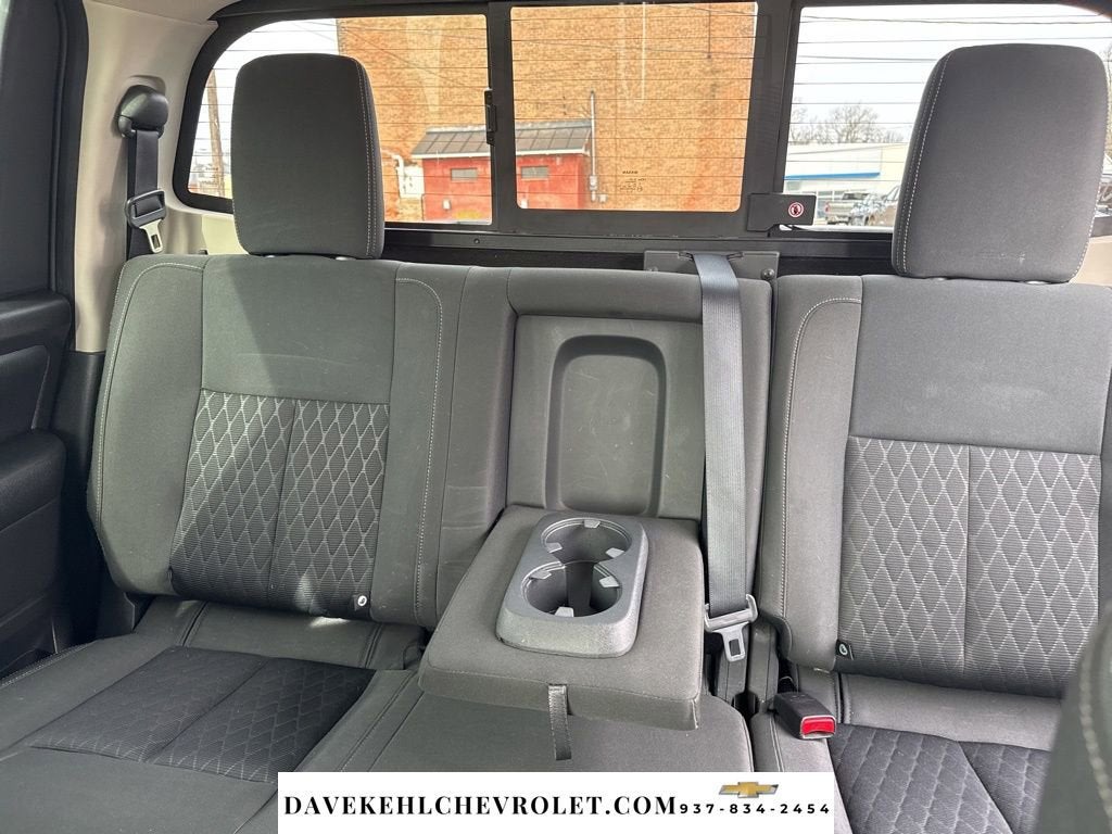 2017 Nissan TITAN SV