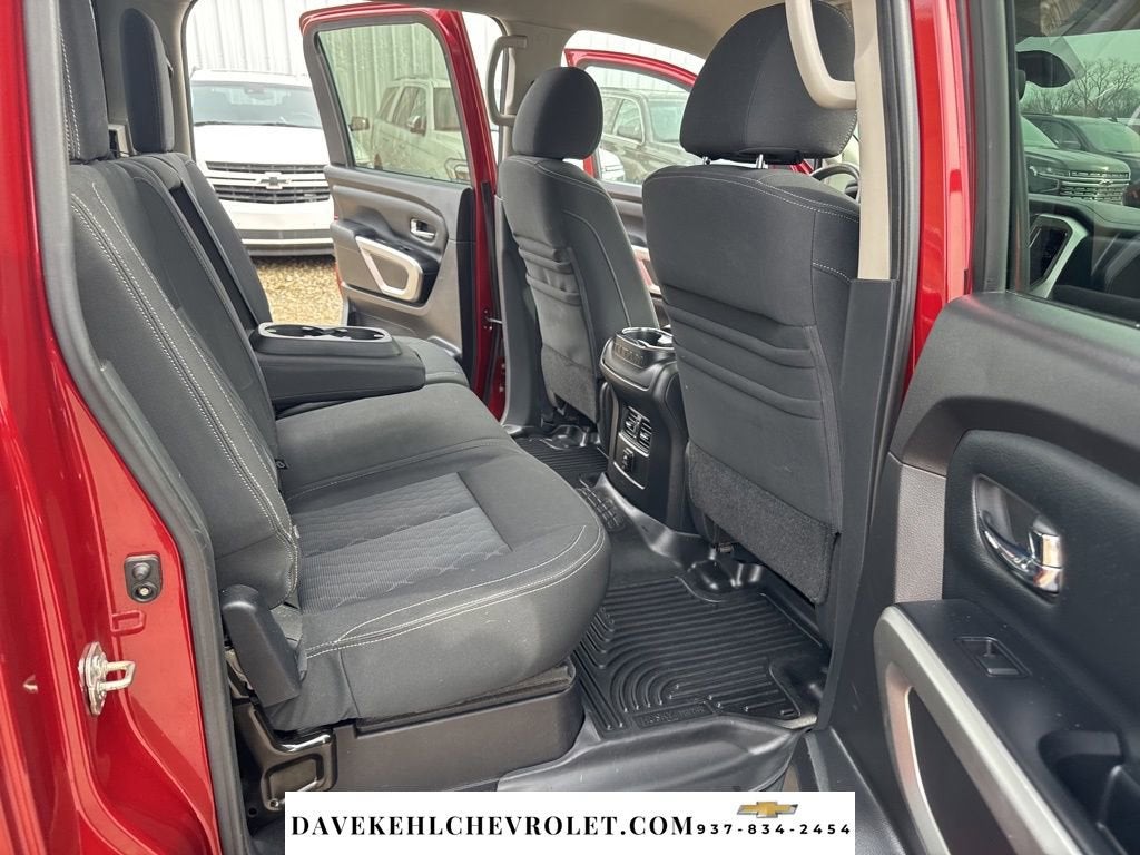 2017 Nissan TITAN SV