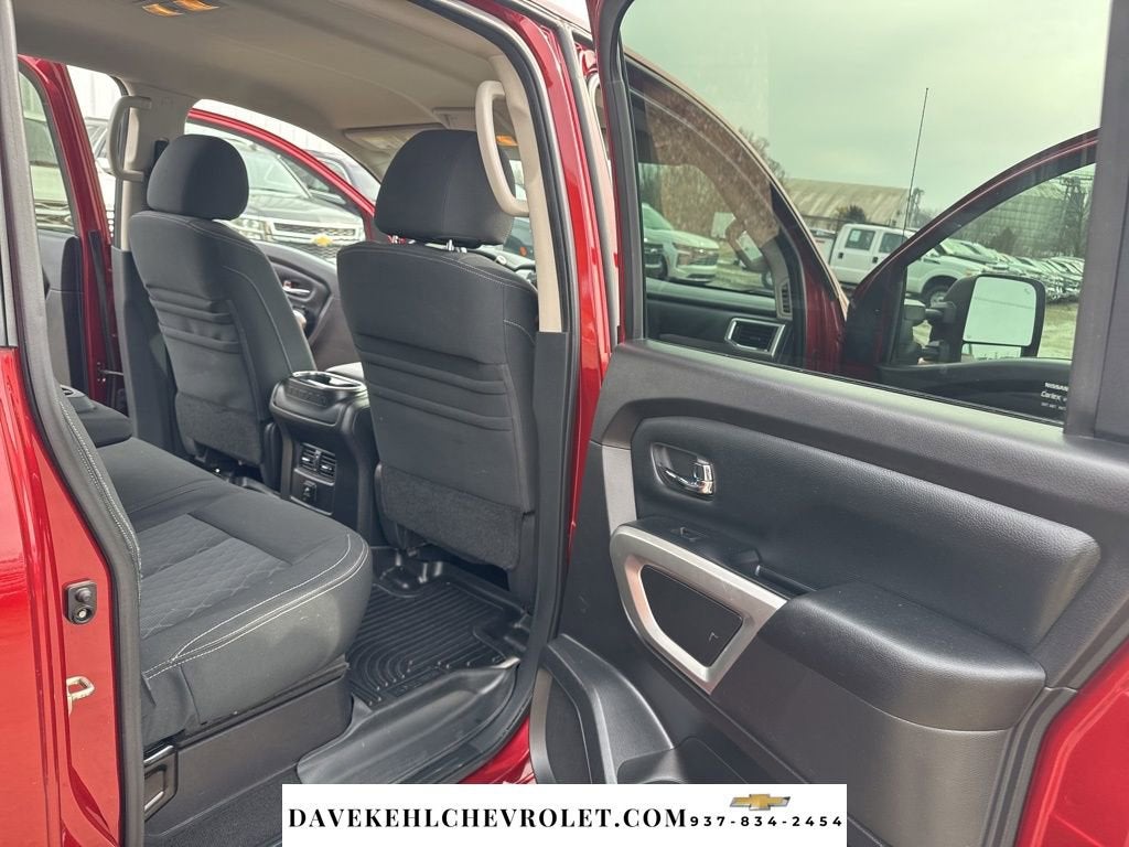 2017 Nissan TITAN SV