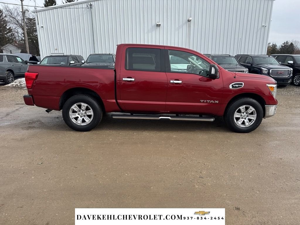 2017 Nissan TITAN SV