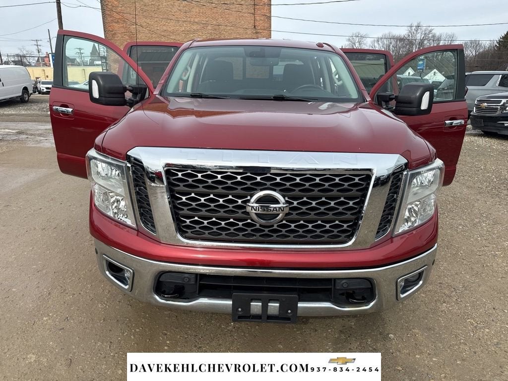 2017 Nissan TITAN SV