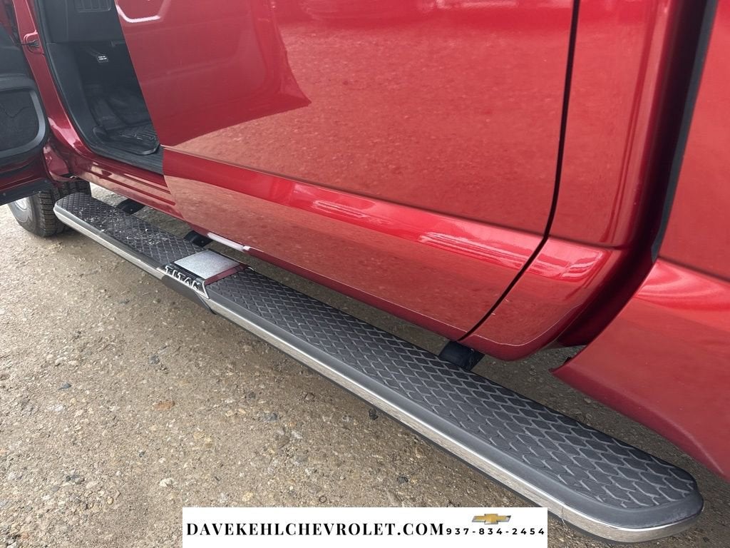 2017 Nissan TITAN SV