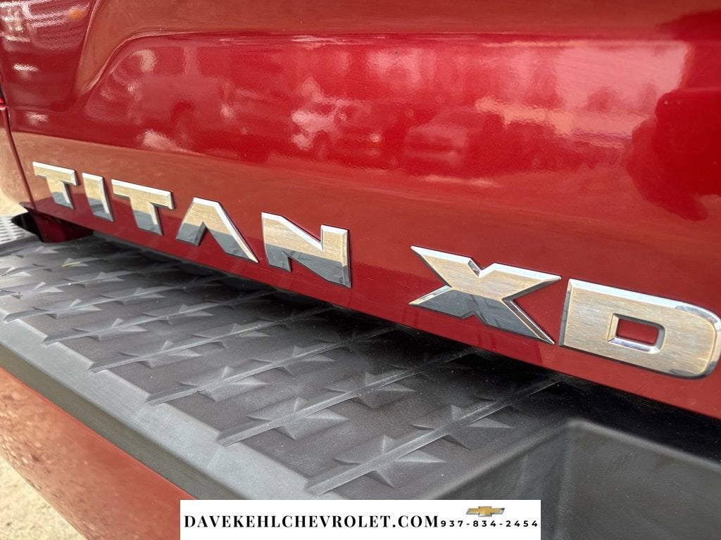 2017 Nissan TITAN SV