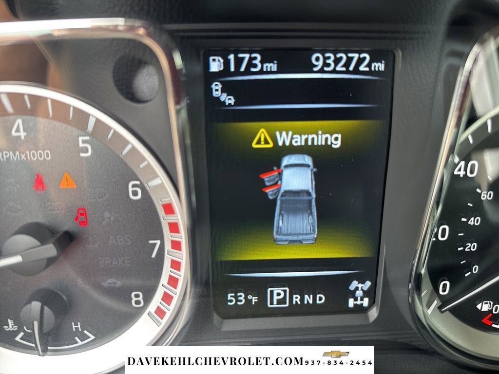 2017 Nissan TITAN SV