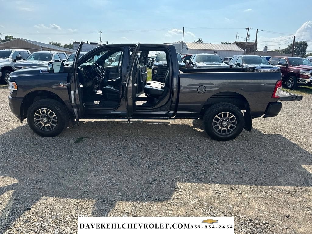 2022 RAM 3500 Tradesman Crew Cab 4x4 6'4" Box