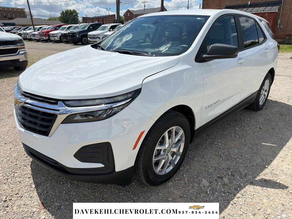 2022 Chevrolet Equinox LS's photo