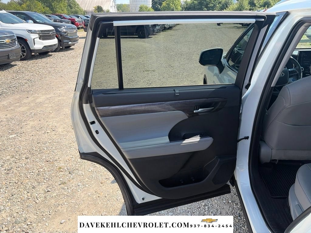 2021 Toyota Highlander Hybrid Platinum
