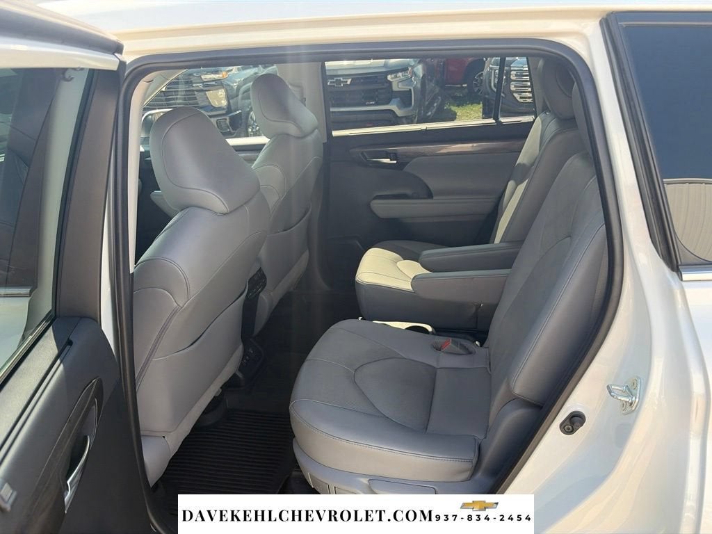 2021 Toyota Highlander Hybrid Platinum