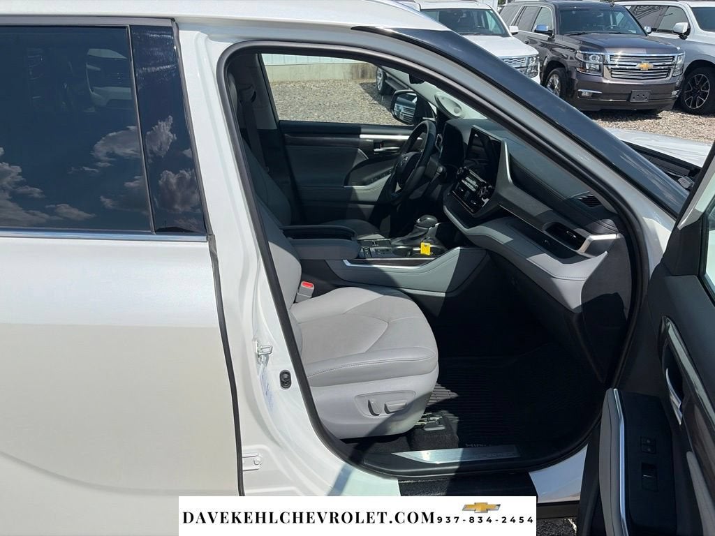 2021 Toyota Highlander Hybrid Platinum