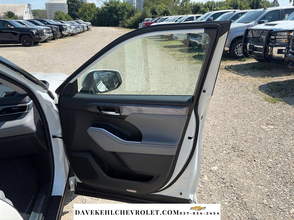 2021 Toyota Highlander Hybrid Platinum