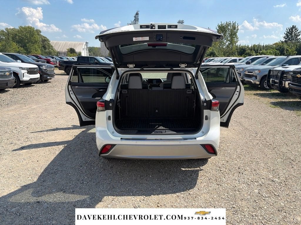 2021 Toyota Highlander Hybrid Platinum