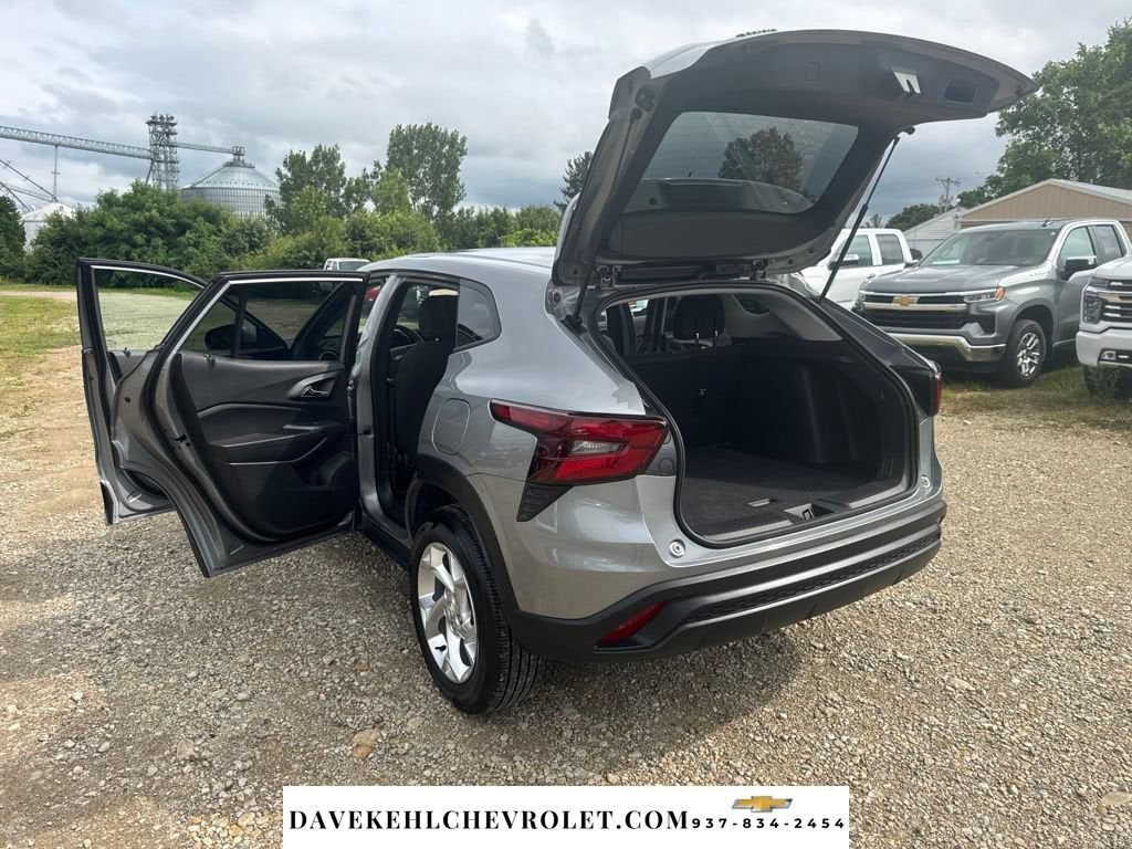 2025 Chevrolet Trax LS