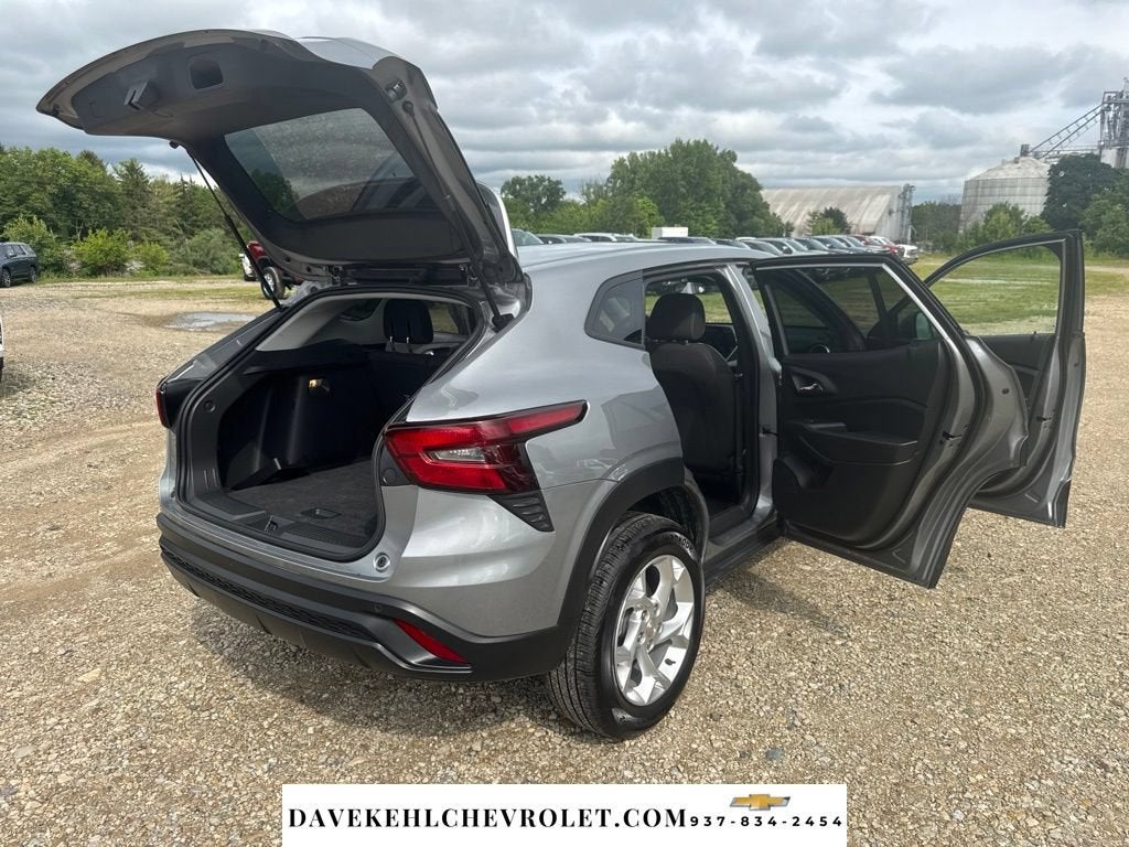 2025 Chevrolet Trax LS
